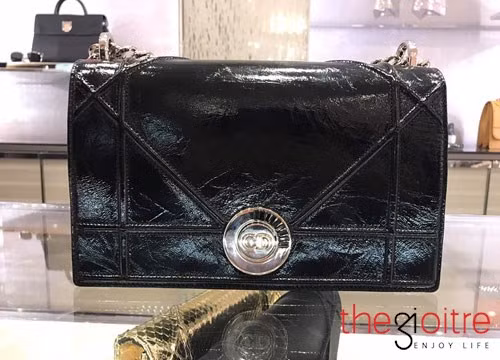 Những chiếc túi có giá từ 15.000- 50.000 USD được Nhung Hít mua thả ga trong chuyến du lịch.