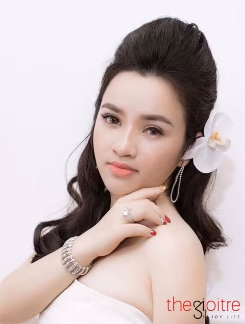 26 tuổi nhưng bà mẹ 2 con Nhung Hít đã là chủ sở hữu một chuỗi thương hiệu làm đẹp, giải trí và du lịch ở Thanh Hóa khiến nhiều chị em phụ nữ không khỏi ngưỡng mộ.