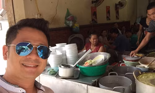 Chu hang bun mang bao Bang Kieu Bien di cho chi ban hang