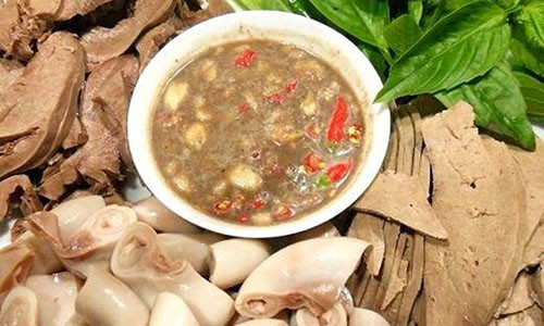 An noi tang dong vat, coi chung ngon mot bua ton tho ca doi