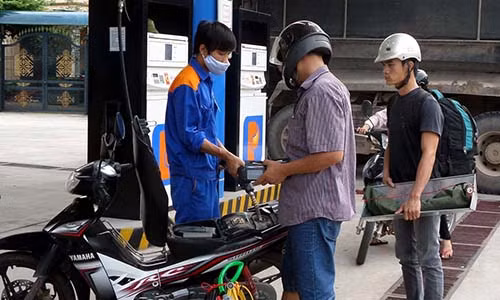 Xin dung te nuoc theo...xang