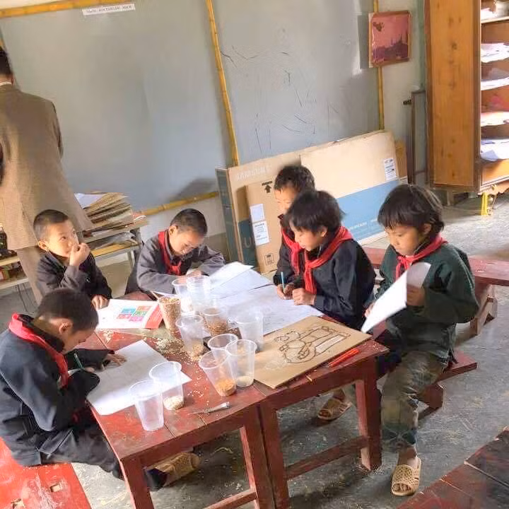 Trường TH Ma Lé có 100 % học sinh là dân tộc thiểu số với 3 dân tộc: Mông, Tày, Giáy và có đến 80% học sinh có hoàn cảnh khó khăn.