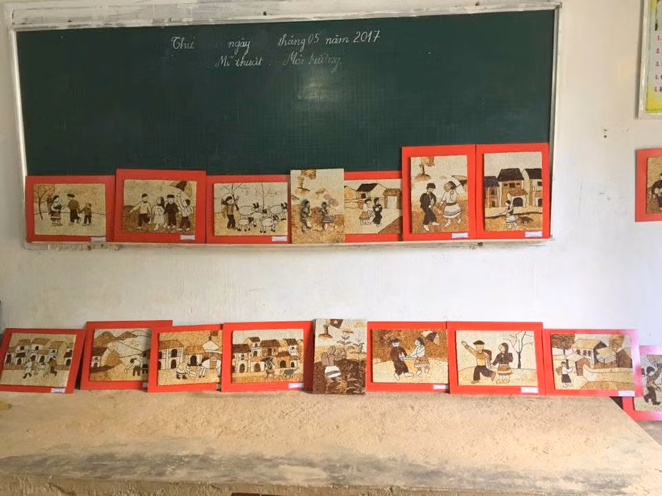 Cũng theo cô Thành, hiện CLB hoàn thành 70 bức tranh và sẽ bán. Giá của bức tranh dao động từ 150.000 -200.000 đồng.