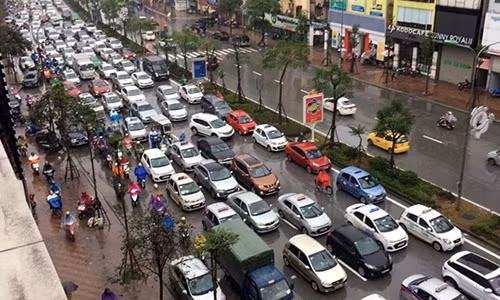 De xuat moi cong dan so huu mot oto chua phu hop Hien phap