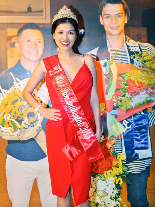 Oanh Yến khi cô đăng quang đăng quang Hoa hậu Thế giới toàn cầu và giải phụ "Trang phục Truyền thống đẹp nhất đêm chung kết trong cuộc thi được tổ chức tại Philipines cuối năm 2015. Điều này đã khiến cô phải chịu mức án phạt 30 triệu đồng từ Cục NTBD.