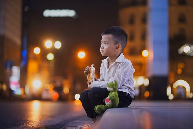 Uoc mo gian di cua cau be danh giay trong dem dong-Hinh-2