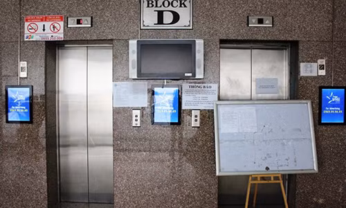 40 phut hoang loan trong thang may bi ket