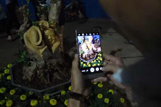 Theo chị Phương, mặt hàng này của chị khá hút khách trong những ngày đầu mở hàng. Một số chậu kiểng đã được khách hàng đặt cọc mua.