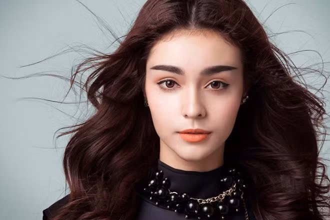 MLee: Hot girl sở hữu hai dòng máu Việt và Pháp là bạn gái xinh đẹp của nam ca sĩ điển trai Cường Seven. Hiện MLee có hơn 180.000 lượt fan trên Facebook. Ảnh: FBNV.