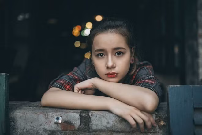 Danuta Sandra: Sở hữu vẻ đẹp “gây thương nhớ”, cô gái mang trong mình dòng máu Việt - Ba Lan từng là tâm điểm của cộng đồng mạng nhờ bộ ảnh chụp chung với anh trai. Mới 16 tuổi, Danuta là một trong những hot girl nổi bật của xứ Nghệ. Ảnh: FBNV.