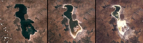 Hồ Urmia ở Iran khô cạn dần.