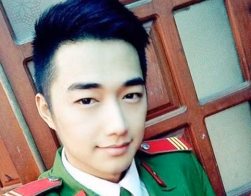 Nam cảnh sát Nguyễn Thanh Quang (1990) được bạn bè gọi với biệt danh là Quang Uno. Chàng trai hiện đang công tác tại Đội điều tra và hình sự, Công an quận Hồng Bàng, TP. Hải Phòng và đến nay đã có 5 năm trong nghề. Sở hữu vẻ ngoài điển trai, lịch lãm, nam cảnh sát Quang Uno khiến nhiều người quan tâm hơn khi khoác trên mình bộ quân phục công an.