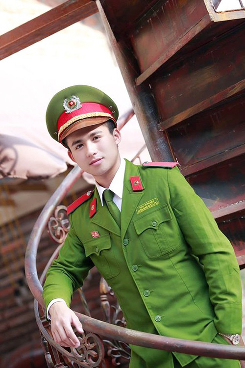 Sở hữu vẻ ngoài cực kỳ điển trai, “hot boy cảnh sát” Trần Trung Hiếu nhanh chóng trở thành một trong những chàng trai khiến bao cô gái mê mẩn. Hiếu chia sẻ sẽ tiếp tục phấn đấu hơn nữa để hoàn thiện bản thân, cố gắng xây dựng hình ảnh đẹp của người chiến sĩ công an trong lòng nhân dân. Ngoài ra, chàng trai sẽ tích cực hơn trong các hoạt động xã hội giúp đỡ cộng đồng.