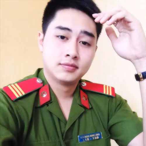 Nam Cảnh sát hình sự Đào Ngọc Minh Long từng học Trung cấp Cảnh sát vũ trang (T45), hiện anh bạn đang công tác trong Đội cảnh sát điều tra tội phạm về trật tự xã hội, Công an huyện Phúc Thọ, TP. Hà Nội. Chàng cảnh sát trẻ có sở thích chơi cầu lông hoặc lên mạng đọc báo cập nhật thông tin phục vụ cho công việc của mình. Ngoài thời gian dành cho công việc, gia đình, những lúc rảnh rỗi cậu chơi cầu lông để giải tỏa tâm trạng. Công việc của Long luôn đối mặt với hiểm nguy trong các vụ án giết người, cướp của, đánh nhau, ngăn chặn những tên tội phạm nguy hiểm.