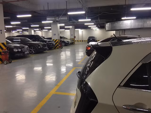 Ham de toan sieu xe sang Bentley tai Ha Noi-Hinh-3