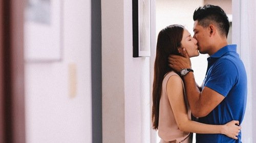 Bình Minh đã chuẩn bị tinh thần từ sáng sớm để có cảnh hôn kiểu Pháp lãng mạn với Diễm My 9x, nhưng cuối cùng đạo diễn lại muốn hôn kiểu Hàn Quốc.