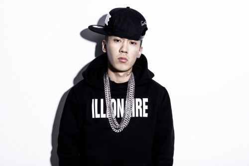 Rapper 26 tuổi - Dok2 là ca sĩ trẻ thành công hiện nay, xếp vị trí thứ 6. Thu nhập hiện nay của anh duy trì ở mức 1 triệu USD/năm.
