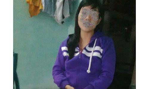 Chị Hồ Thị D đang mang thai ở tháng thứ 8. Ảnh: An Sơn.