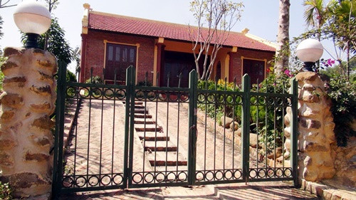 Biệt thự khang trang được xây dựng trong khuôn viên Zen Plaza.