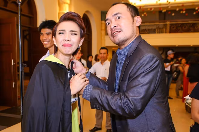 Vợ chồng Tiến Luật - Thu Trang có lợi thế hơn các đội còn lại khi được hỗ trợ lẫn nhau. Nói về gu chọn thí sinh, họ cho biết sẽ ưu tiên gương mặt chuyên về hài tâm lý, diễn có lớp lang, bài bản.