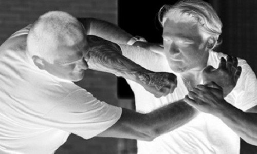 An tinh ke cuong ghen ruot duoi hai tinh tre cua vo cu