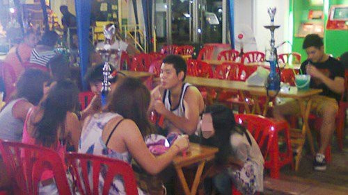 Sinh vien “quy toc” Viet xuat ngoai thac loan, choi toi ben-Hinh-2