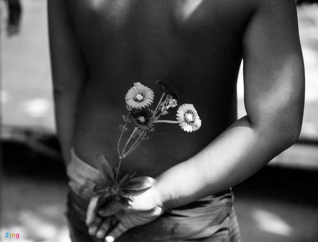 Bé Hạnh cho biết, mơ ước là muốn được đi học và để tóc dài nhưng với điều kiện là phải có ai đó gọi mình là "chị".