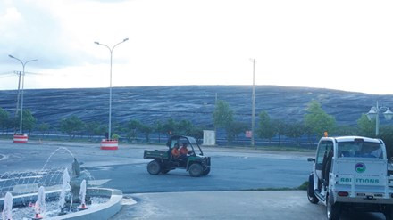 Nghi van mui hoi tu bai rac Da Phuoc: “Vua rac” noi gi?