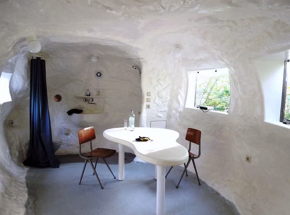 Không có vẻ ngoài tráng lệ, nhưng CasAnus sẽ mang tới cho du khách cảm giác ấm cúng và thoải mái khi được ở giữa thiên nhiên, tận hưởng bầu không khí trong lành.