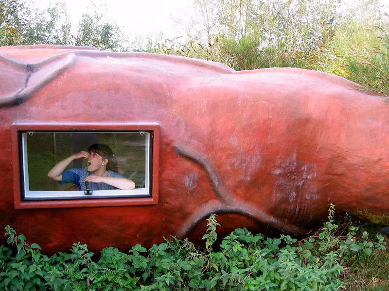 Carla Verbeke-Lens, một trong những người yêu thích ngệ thuật đã mua lại CasAnus để thêm vào bộ sưu tập của mình tại công viên điêu khắc Verbeke Foundation.