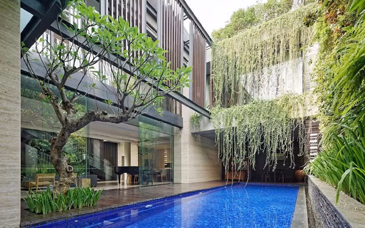 Nơi thư giãn của chủ nhân là sân thượng và hồ bơi.