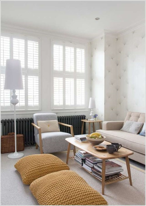 Trong một căn hộ nhỏ gọn, diện tích không quá lớn, để tăng sự thoải mái cho phòng khách, thay vì sắp đặt thêm các ghế ngồi, những chiếc nệm êm ái sẽ là sự lựa chọn sáng suốt.