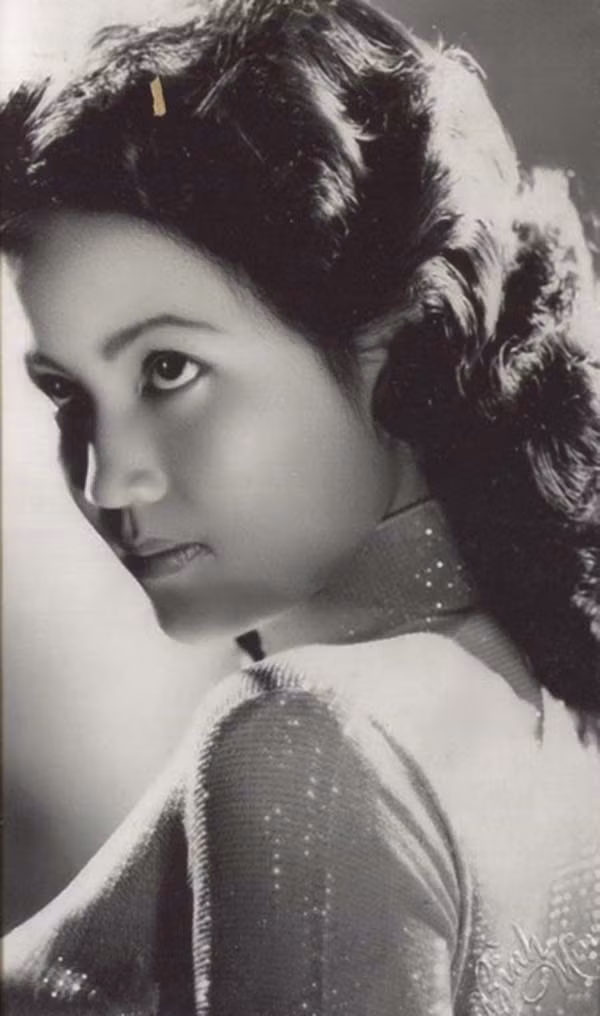 Trong thập niên 1960, bà cũng xuất hiện trong các bộ phim của Hoa Kỳ như A Yank in Vietnam (1964) và Operation C.I.A. (1965) (diễn chung với Burt Reynolds). Kiều Chinh là diễn viên chính và cũng là người sản xuất bộ phim về chiến tranh Người tình không chân dung (1971), cuốn phim sau này đã được tái bản và trình chiếu trong Đại hội Điện ảnh Việt Nam Quốc tế tại Hoa Kỳ năm 2003.