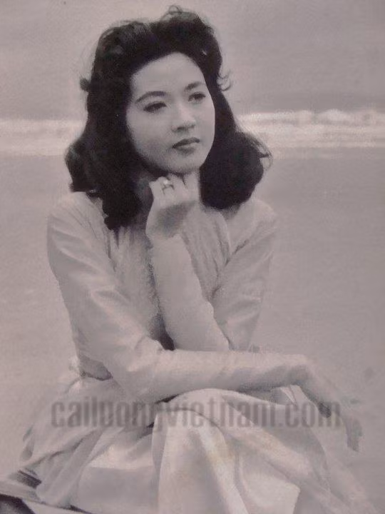 Cho đến tận bây giờ, khi nói đến NSƯT Thanh Nga, công chúng vẫn nhắc đến bà như một nữ nghệ sỹ tài sắc vẹn toàn bậc nhất trong làng nghệ thuật sân khấu miền Nam.