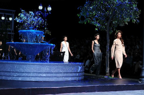 The Fashion Show: Fashion is Fearless (Thời trang là vượt qua chính mình) là show diễn mở màn cho một năm nhộn nhịp của làng thời trang.