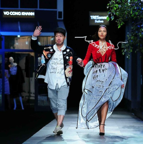 Ngay từ tên gọi, The Fashion Show mùa đầu tiên đã như một lên tuyên ngôn mạnh mẽ cho lý tưởng, cá tính thời trang của các nhà thiết kế tham dự. The Fashion Show ra đời với mong muốn sẽ truyền được cảm hứng tự tin, dũng cảm bước qua giới hạn bản thân đến những nhà sáng tạo trẻ của làng mốt và giới mộ điệu.