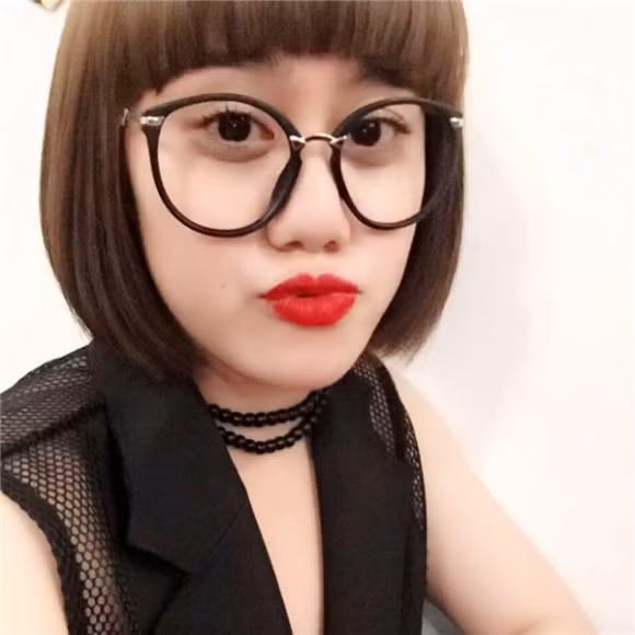 Theo sự chia sẻ của Cao Thái Sơn trong bài phỏng vấn gần đây về người yêu hiện tại, nam ca sĩ cho biết anh và cô ấy yêu nhau được hơn 2 năm. Cô ấy sống ở Hà Nội, thuộc thế hệ 9x và không làm trong ngành giải trí.