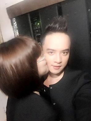 Trong một bài phỏng vấn vào đầu năm 2016 vừa qua, nam ca sĩ Cao Thái Sơn đã bất ngờ tiết lộ thông tin anh hiện đang hạnh phúc trong tình yêu hai năm với một cô gái 9x. Và trong hơn 10 năm qua, đây là cô gái khiến Cao Thái Sơn yêu nhiều đến thế.