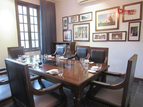 Phòng khách mà khách hàng ăn bữa trưa có giá 1,5 triệu đồng ngày 8/12 ngồi ăn.