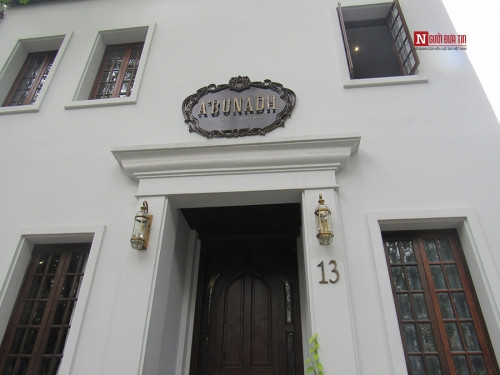 Nhà hàng có thiết kế khá sang trọng.