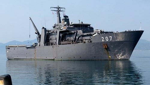 Chuyến thăm này của tàu Hải quân Singapore diễn ra trong bối cảnh hai nước đang tích cực thúc đẩy các hoạt động hợp tác phù hợp với quan hệ đối tác chiến lược, vừa tổ chức thành công Đối thoại chính sách quốc phòng cấp thứ trưởng lần thứ bảy. Đây là một trong những hoạt động góp phần củng cố và tăng cường quan hệ hữu nghị giữa Việt Nam và Singapore nói chung, giữa quân đội hai nước nói riêng ngày càng đi vào chiều sâu và hiệu quả.