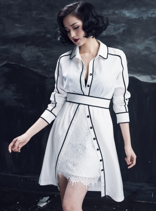 Những sắc màu trung tính này thích hợp với nhiều sắc thái da khác nhau, là lựa chọn hàng đầu cho những cô nàng năng động nhưng vẫn mang theo vẻ sang trọng cổ điển. Tâm Tít bật mí các sắc thái này rất dễ kết hợp trang phục, giúp cô có thể biến tấu nhiều phong cách, trổ tài mix match mà vẫn giữ nguyên vẻ quý phái vốn có.