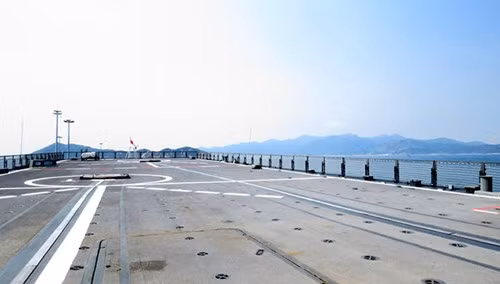 Theo lịch trình, chiều nay thủy thủ tàu RSS Endurrance thăm xã giao UBND tỉnh Khánh Hòa, thăm Bộ Tư lệnh Vùng 4 Hải quân và dự tiệc chiêu đãi của Bộ Tư lệnh Vùng 4, ngay tại Cảng quốc tế Cam Ranh. Ngày 18/3, thủy thủ tàu RSS Endurrancen giao lưu thể thao với cán bộ, chiến sĩ Vùng 4 Hải quân, tối ngày 18/3 tàu RSS Endurrance mở tiệc chiêu đãi cán bộ, chiến sĩ Vùng 4 Hải quân, trên tàu này. Trong hai ngày 19/3 và 20/3, thủy thủ đoàn tàu RSS Endurrance đi tham quan du lịch ở tỉnh Khánh Hòa, trước khi tàu rời Cảng quốc tế Cam Ranh để trở về Singapore, sáng ngày 21/3.