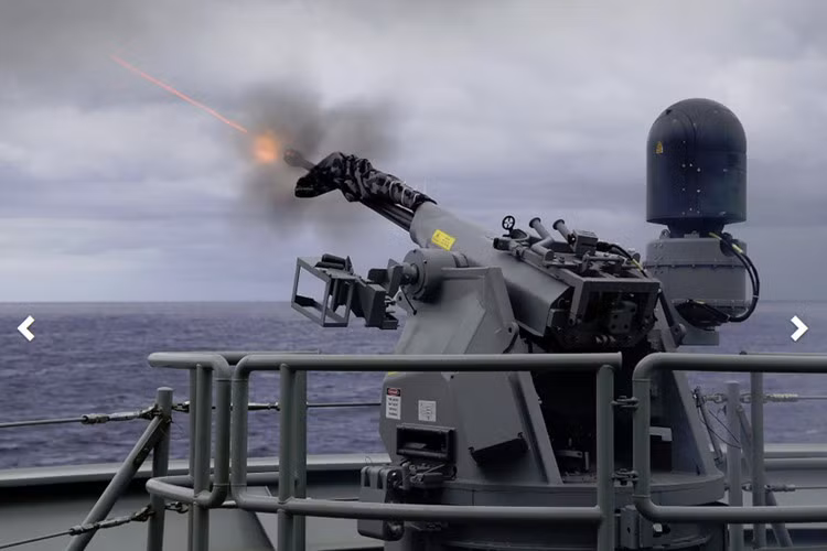 Súng máy nhả đạn. Ảnh Imgur.