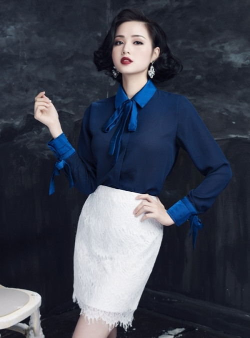 Tạm thời rời xa showbiz để chăm lo cho gia đình nhỏ nhưng Tâm Tít vẫn là một trong những gương mặt được người hâm mộ và công chúng quan tâm hàng đầu. Khuôn mặt hầu như không có góc chết với từng đường nét hoàn hảo, vóc dáng mảnh mai cùng làn da trắng hồng đưa cô trở thành một trong những hotgirl không thể thay thế của Vbiz. Tái xuất trong bộ ảnh mới, Tâm Tít còn khiến người hâm mộ ngỡ ngàng với sắc vóc cuốn hút, quý phái và sang trọng sau thời gian lui về ở ẩn để thực hiện thiên chức làm mẹ.