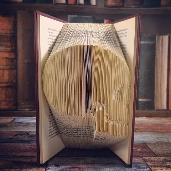 Chiếc hộp sọ trông như thật qua bàn tay khéo léo của Nobo.