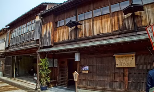 Một phòng trà truyền thống tại Kyoto – Ochaya – nơi các kỹ nam geisha sẽ biểu diễn phục vụ cho khách.