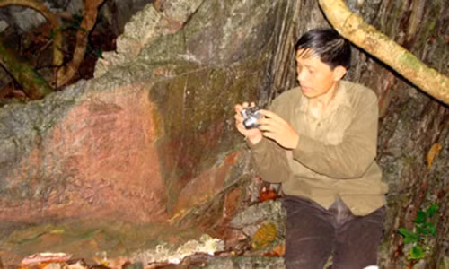 Di tim bo xuong bi an 200 trieu nam o rung Cuc Phuong