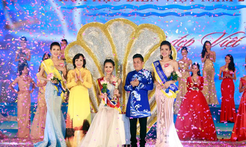 Thi hoa hau xu Viet: Ngo nghe, ngu ngoc van giat giai