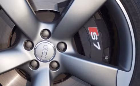 Meo mua xe oto the thao cu “chat” nhu moi